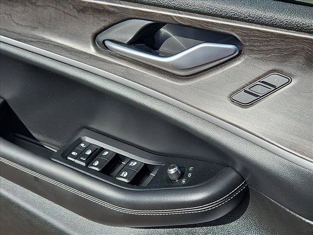 Certified 2023 Jeep Grand Cherokee Limited w/ Luxury Tech Group II AWD/4WD image 11