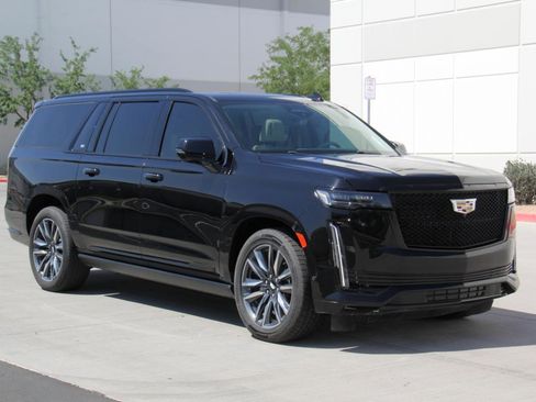 Used 2023 Cadillac Escalade ESV Sport Platinum AWD/4WD image 3