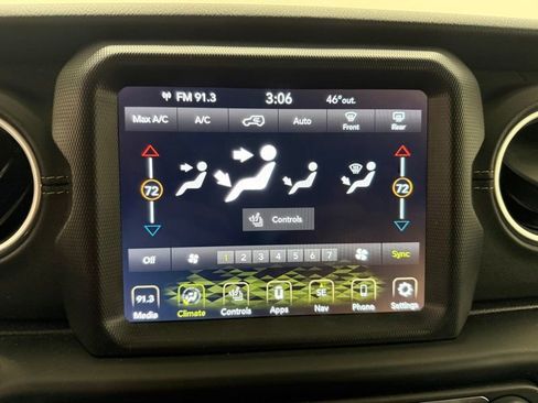 Used 2020 Jeep Wrangler Unlimited Sahara AWD/4WD image 29
