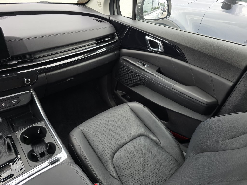 Certified 2025 Kia Carnival SX Prestige FWD image 18