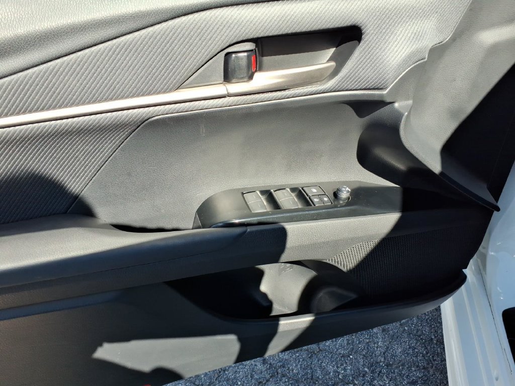Used 2025 Toyota Camry SE w/ Convenience Package FWD image 17