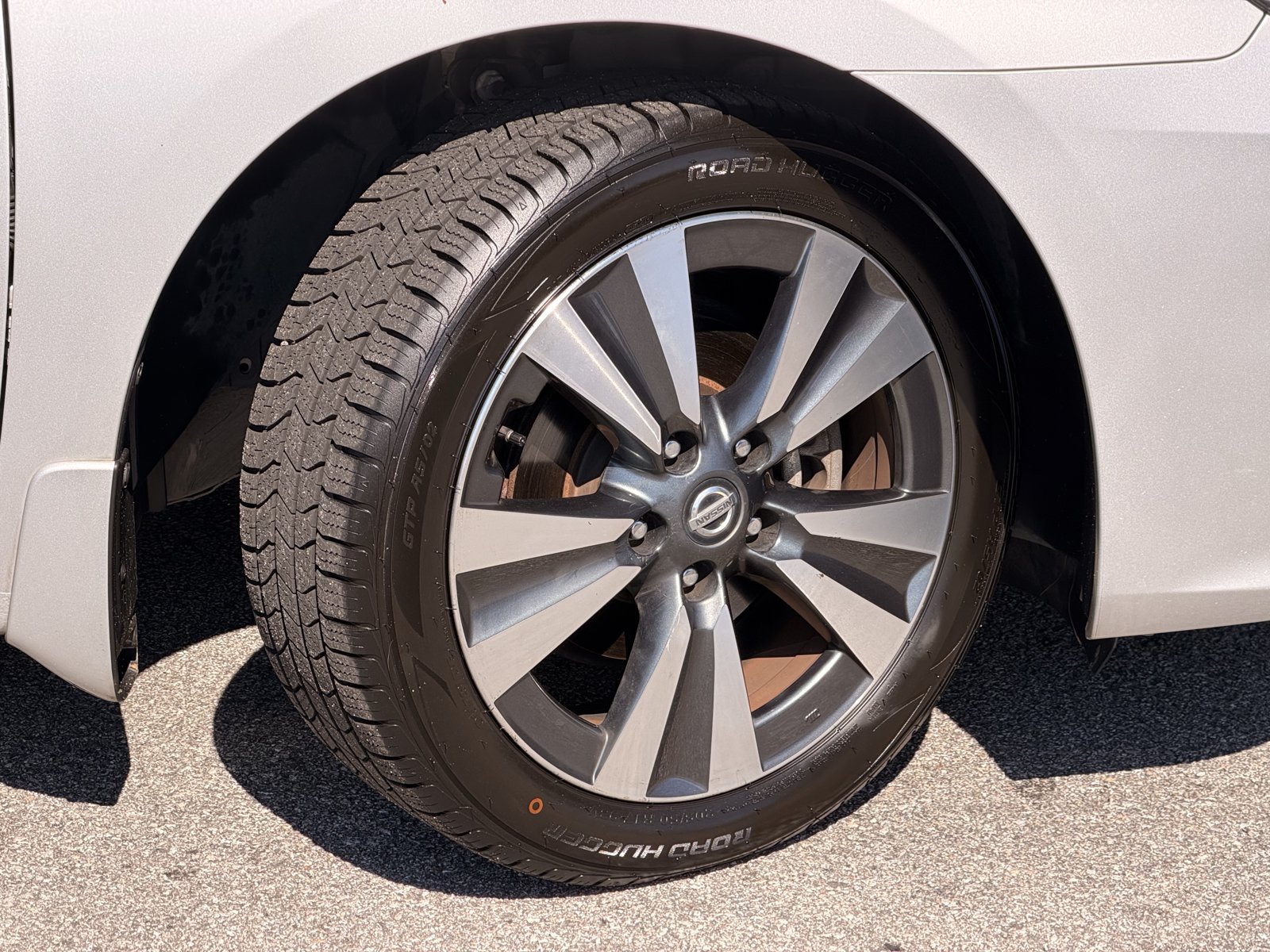 Used 2019 Nissan Sentra SV w/ Special Edition Package FWD image 5
