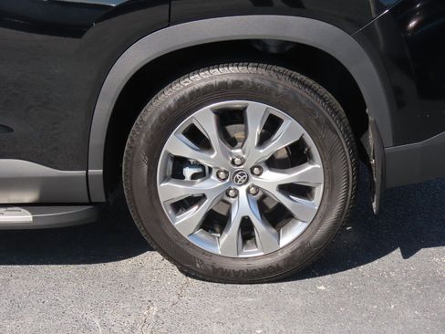Used 2025 Toyota Grand Highlander AWD image 16