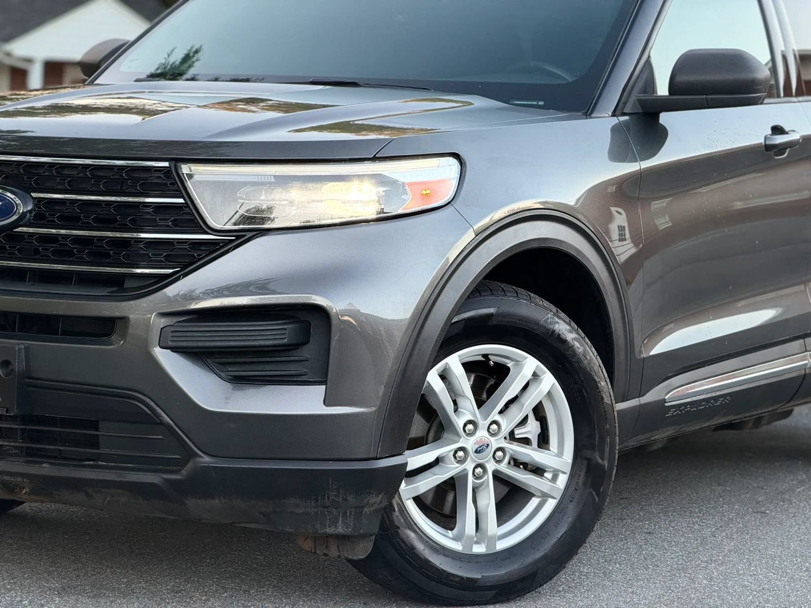Used 2020 Ford Explorer XLT AWD/4WD image 3