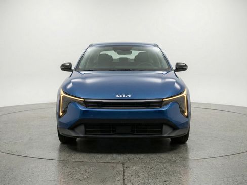 Used 2025 Kia K4 LXS image 2