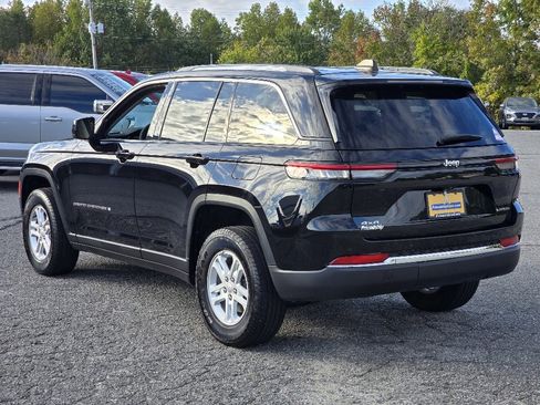 Used 2023 Jeep Grand Cherokee Laredo image 24
