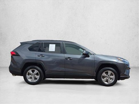 Used 2022 Toyota RAV4 XLE AWD/4WD image 4