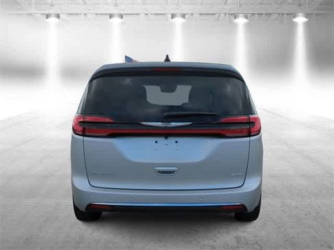 New 2026 Chrysler Pacifica Select image 7