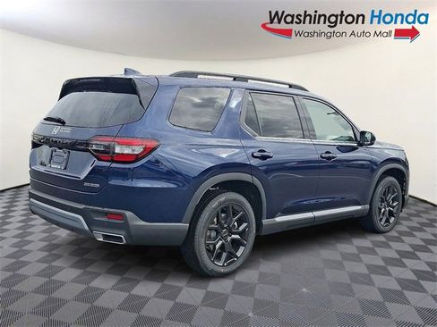 New 2025 Honda Pilot Touring image 7