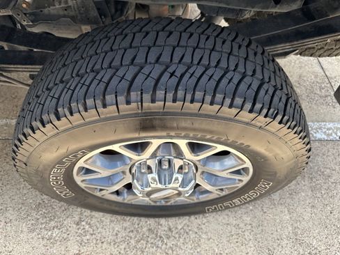 Used 2022 Ford F250 Lariat AWD/4WD image 3