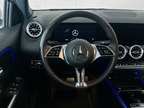 Used 2025 Mercedes-Benz GLA 250 4MATIC image 18