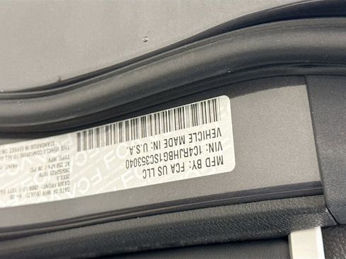 New 2025 Jeep Grand Cherokee Limited w/ Black Appearance Package image 22