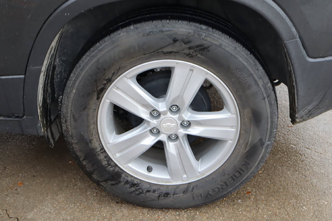 Used 2020 Chevrolet Trax LS w/ Tint and Cruise Package FWD image 25