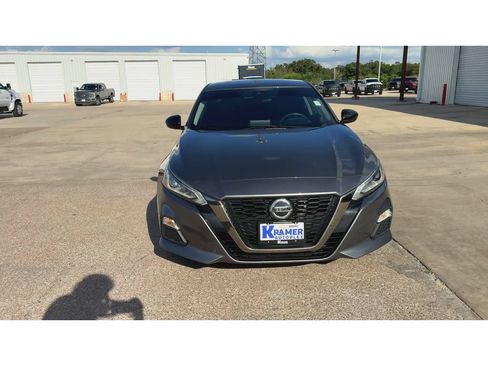 Used 2022 Nissan Altima 2.5 SR FWD image 3