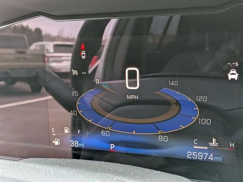 Used 2025 Chevrolet Trax LT w/ LT Convenience Package image 16