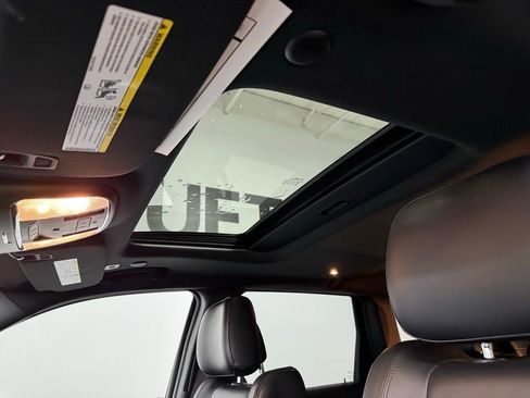 Used 2022 Jeep Grand Cherokee Laredo X image 17