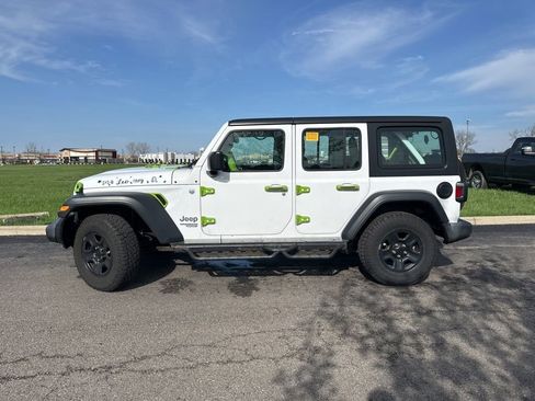 Used 2018 Jeep Wrangler Unlimited Sport image 8