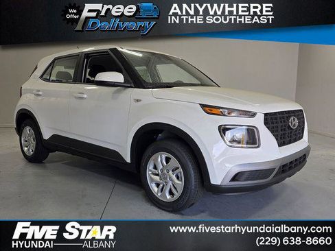 New 2026 Hyundai Venue SE image 1