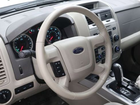 Used 2010 Ford Escape Limited image 3