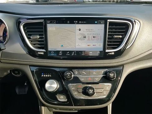 New 2026 Chrysler Pacifica Limited w/ Uconnect Theater Family Group image 28