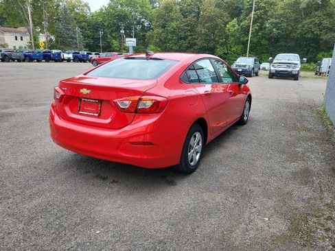 Used 2018 Chevrolet Cruze LS image 6