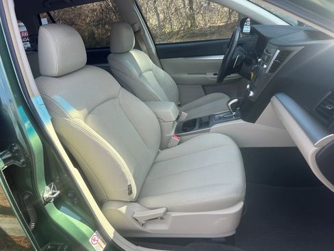 Used 2011 Subaru Outback 2.5i Premium image 10