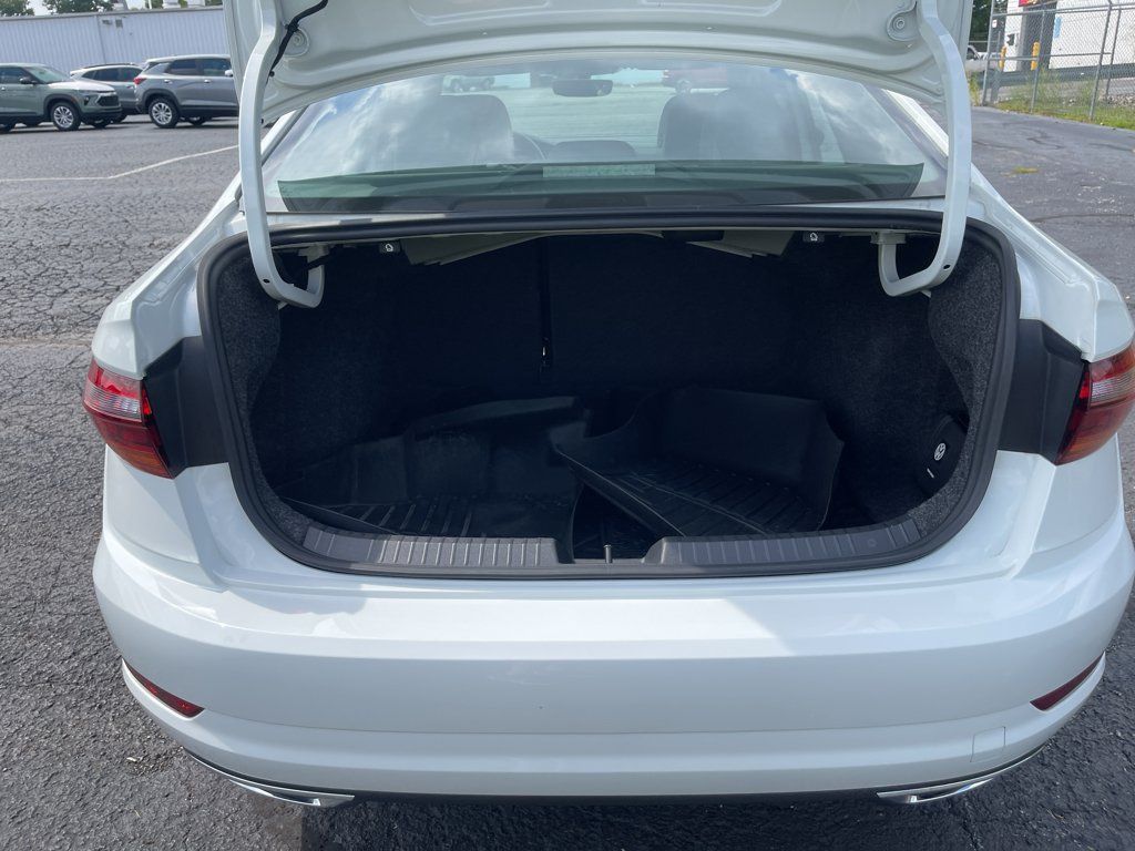 Used 2019 Volkswagen Jetta R-Line FWD image 25