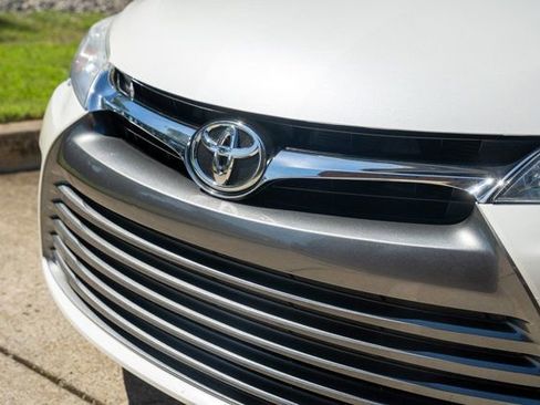 Used 2017 Toyota Camry XLE FWD image 11