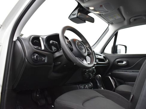 Used 2023 Jeep Renegade Latitude AWD/4WD image 11