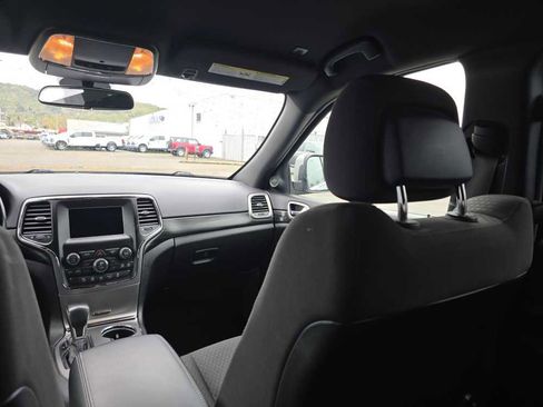 Used 2020 Jeep Grand Cherokee Laredo image 14