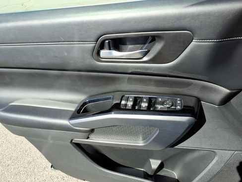 Certified 2024 Nissan Pathfinder SL w/ Black Appearance Package image 3