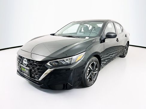 Used 2025 Nissan Sentra SV image 3