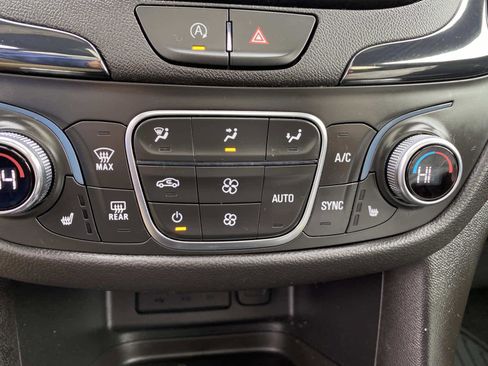 Used 2023 Chevrolet Equinox RS image 15