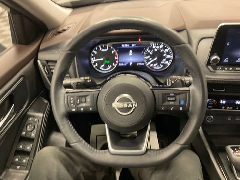 Used 2023 Nissan Rogue SV w/ SV Premium B Package image 16