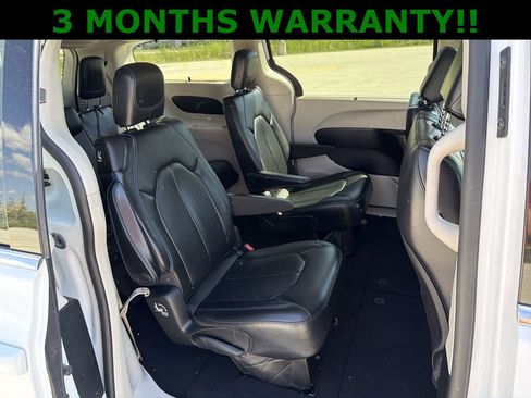 Used 2021 Chrysler Pacifica Touring-L FWD image 21