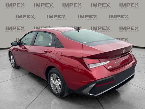 Used 2026 Hyundai Elantra SE FWD image 2