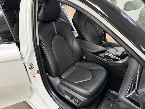 Used 2019 Toyota Camry XSE FWD image 14