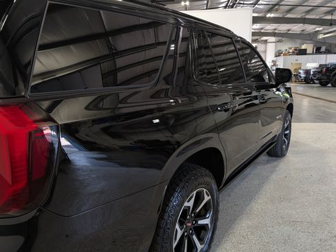 Used 2025 GMC Yukon AT4 w/ AT4 Premium Package AWD/4WD image 3