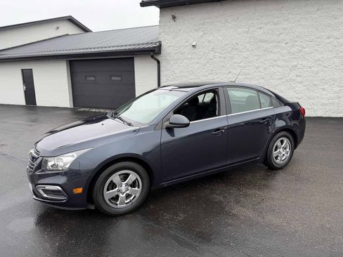 Used 2016 Chevrolet Cruze LT image 2