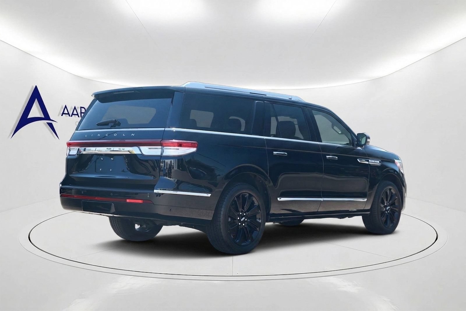 Used 2024 Lincoln Navigator L Reserve AWD/4WD image 4