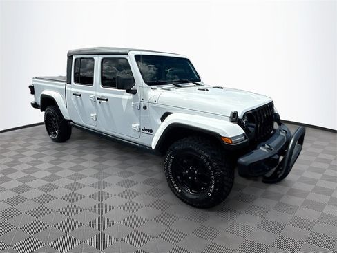 Used 2022 Jeep Gladiator Willys image 4