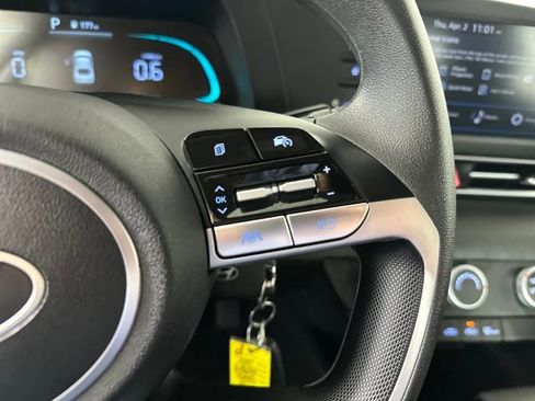 Used 2024 Hyundai Elantra SE image 16