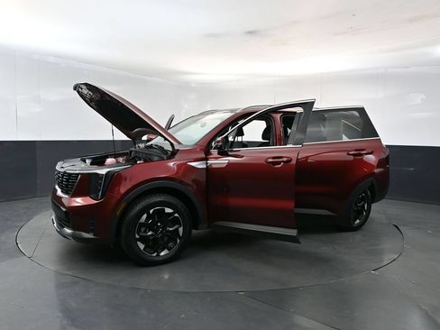Certified 2024 Kia Sorento S w/ Panoramic Sunroof Package AWD/4WD image 27