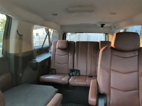Used 2016 Cadillac Escalade ESV Luxury AWD/4WD image 23