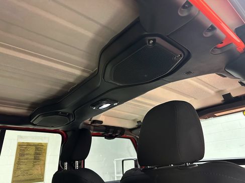 Used 2018 Jeep Wrangler Unlimited Sport AWD/4WD image 17