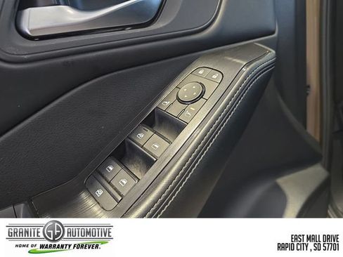 Used 2025 Nissan Rogue SV AWD/4WD image 12
