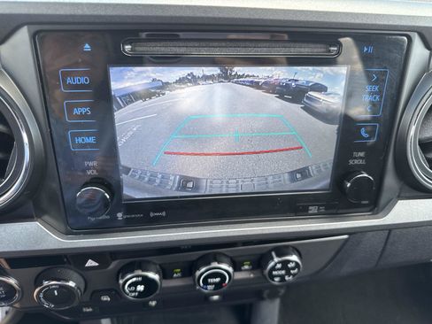 Used 2017 Toyota Tacoma TRD Off-Road w/ Tow Package (A/T) AWD/4WD image 27