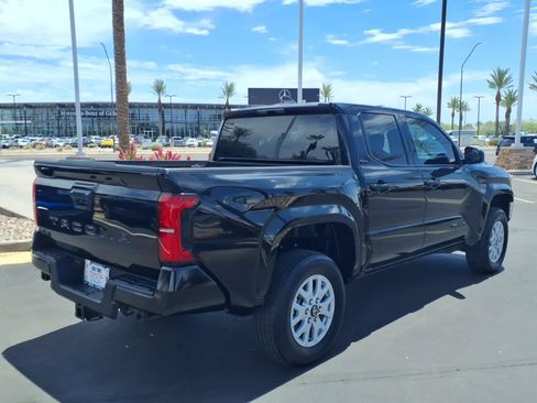 Certified 2025 Toyota Tacoma SR5 AWD/4WD image 4