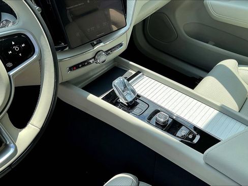 New 2026 Volvo XC60 B5 Ultra w/ Protection Package Premier image 21