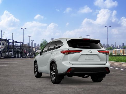 New 2026 Toyota Highlander XLE AWD/4WD image 7